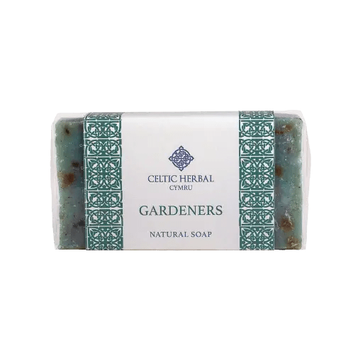 Created for gardeners and their green fingers, specially formulated for deep cleansing and exfoliation.  Key info:  Added shellblast, fennel seed and dried rosemary help to provide a deep clean for even the dirtiest hands  Sustainably sourced beeswax softens the skin  Free from sulphates, parabens, & SLS