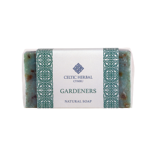 Created for gardeners and their green fingers, specially formulated for deep cleansing and exfoliation.  Key info:  Added shellblast, fennel seed and dried rosemary help to provide a deep clean for even the dirtiest hands  Sustainably sourced beeswax softens the skin  Free from sulphates, parabens, & SLS