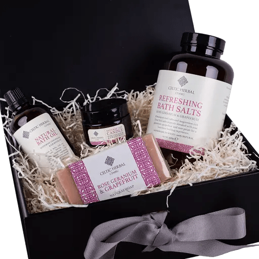 Refreshing Gift Box (Rose Geranium & Grapefruit)  The perfect gift for those in need of a re-balance and boost to their natural energy! This beautiful gift box contains treats blended with rose geranium and grapefruit to offer comfort, bring balance and refresh.